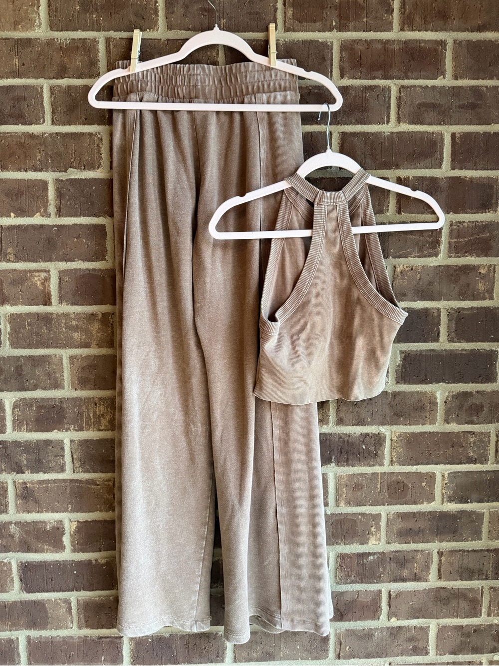 Lexi Jade’s High-Waist Wide-Leg Velvet Pants in Taupe Size Small - Picture 2 of 4